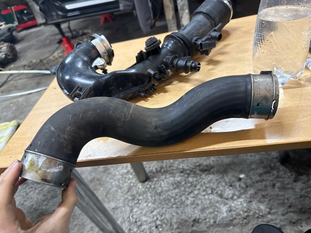 Шланг интеркуллера 144605DC0A NISSAN