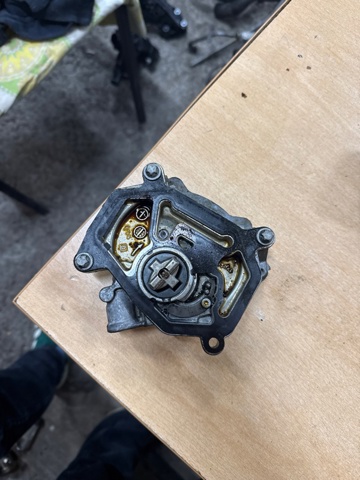 Механический вакуумный насос 14650HG00H NISSAN