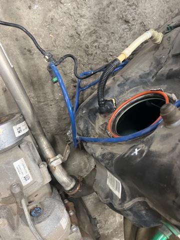 NISSAN 172025DC1A Бензобак в наличии Ужгород