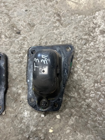 Кронштейн задней балки 1K0505130L VAG