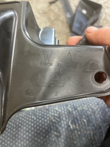 VAG 1K1863129B Накладка рулевой колонки в наличии Чернигов