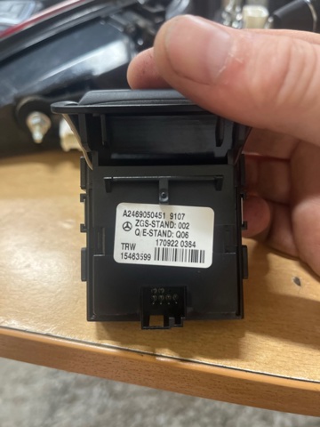 251755DA0A NISSAN Клавиша электромеханического стояночного тормоза купить в Чернигов