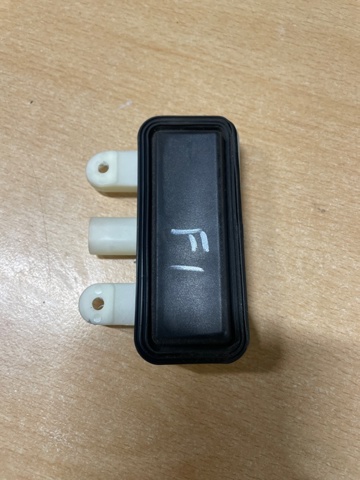Кнопка привода замка третей/пятой двери 253805DA0A NISSAN