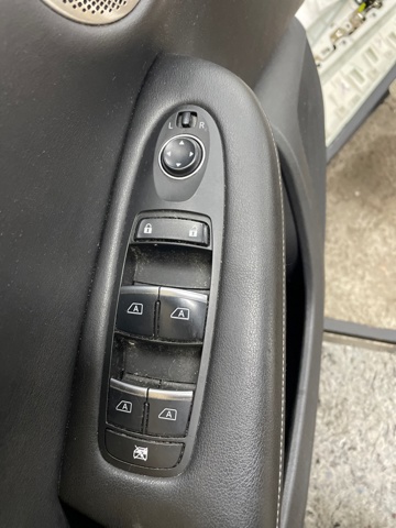 Кнопки переднего левого стеклоподъёмника 254015NA1A NISSAN