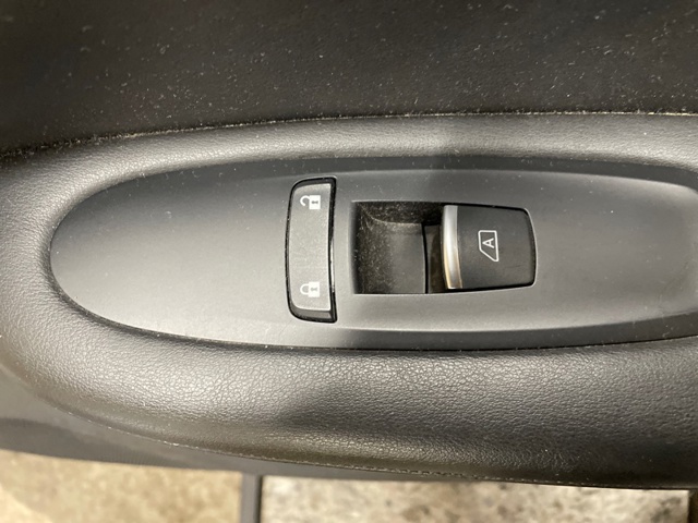 Кнопка подъемника переднего правого стекла 254115NA0A NISSAN
