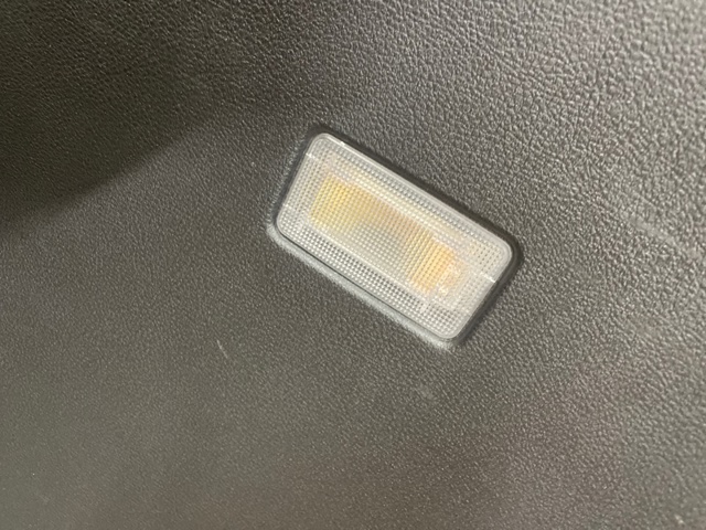 Плафон подсветки багажного отсека 26490ED000 NISSAN
