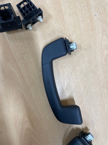 Ручка крыши салона 2G085760782V VAG