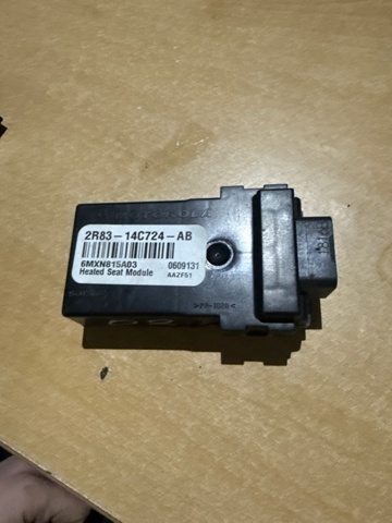 Переключатель подорева сидений 2R8314C724AB LAND ROVER