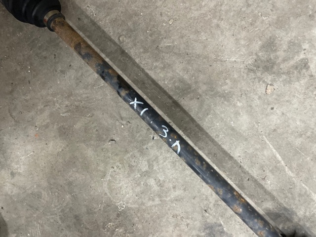 Полуось задняя, левая 396015NA0A NISSAN