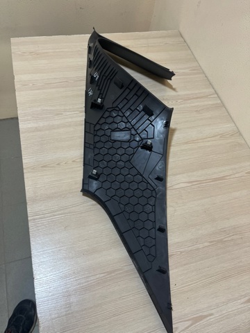 3CM86724682V Обшивка стойки кузова внутренняя задняя правая купить Ровно