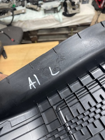3CN853369C82V VAG Накладка дверного порога внутренняя задняя левая купить в Полтава