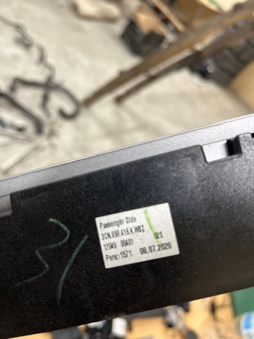 3CN858416KWBZ Молдинг (накладка) приборной панели "торпедо" центральный купить Львов