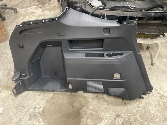 Облицовка багажного отсека, левая 3CN86703382V VAG