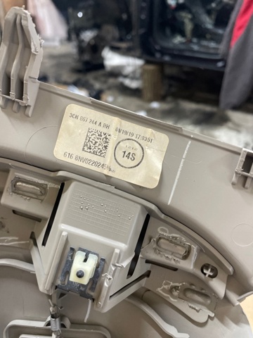 3CN867244AZA2 VAG Обшивка стойки кузова внутренняя средняя правая купить в Черновцы
