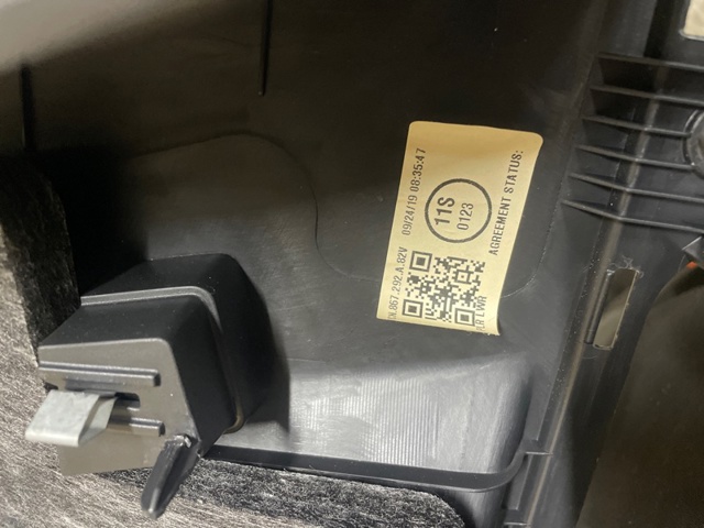 3CN867292A82V VAG Обшивка стойки кузова внутренняя средняя нижняя правая купить в Львов