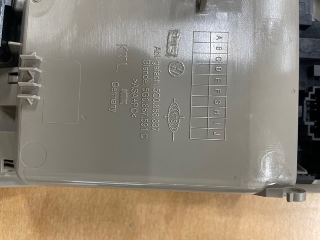3CN947105DYU VAG Плафон салона купить в Чернигов