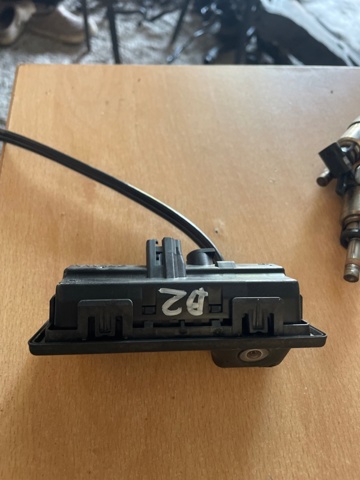 VAG 3V0827566C Кнопка привода замка багажника в наличии Украина