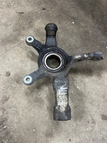Цапфа поворотного кулака 400155DA0A NISSAN