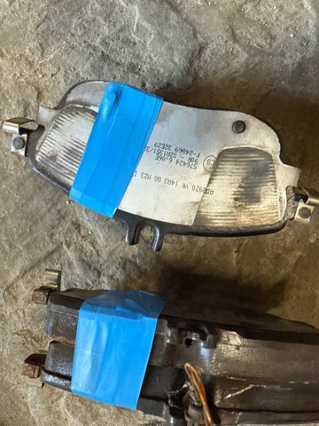 NISSAN 410605DA0A Колодки тормозные передние дисковые в наличии Одесса