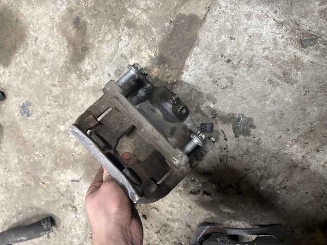 NISSAN 411115DA0A Суппорт тормозной передний правый в наличии Ирпень