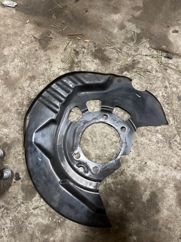 Щиток тормозного диска переднего 411515NA0A NISSAN