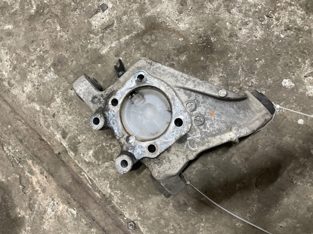 Цапфа поворотная левая 430195NA0A NISSAN