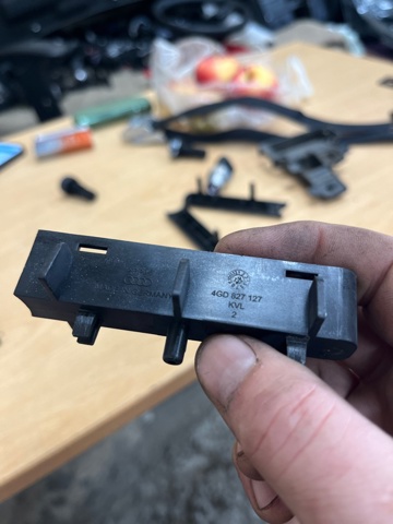 VAG 4GD827127 в наличии Полтава