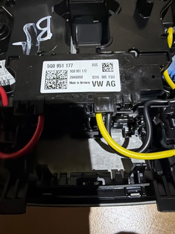 4K0947135AH6PS Плафон салона купить Житомир