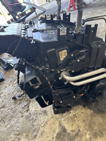 4M0820356 Корпус печки в сборе купить Чернигов