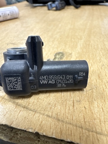 4M0959643 VAG Датчик удара купить в Львов