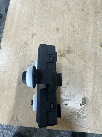 4M0959793M VAG Блок комфорта передней двери купить в Ужгород