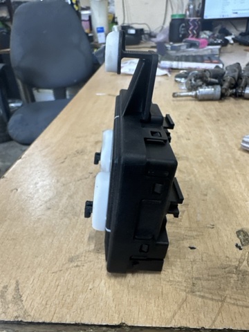 4M0959793M VAG Блок комфорта передней двери купить в Николаев