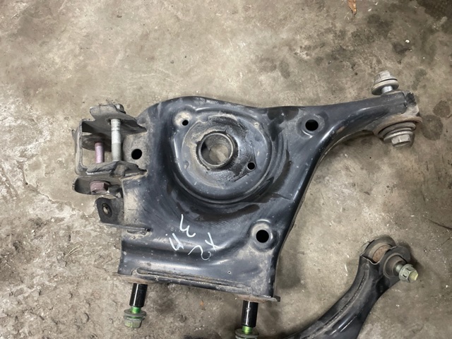 Балансир задний нижний, правый 551B05NA0B NISSAN