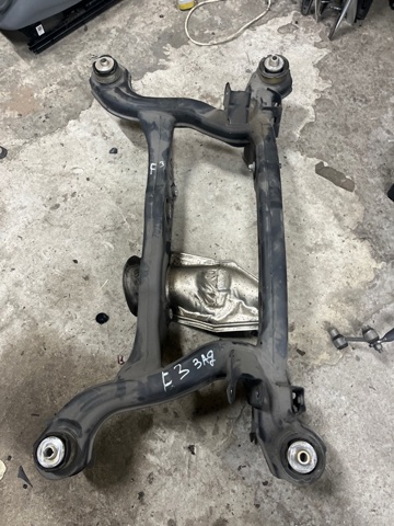 Балка задняя 554005DJ0A NISSAN