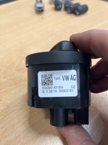 VAG 5G0941431BJWZU Переключатель света фар на "торпедо" в наличии Запорожье