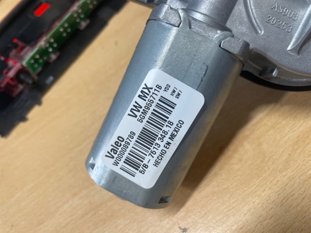 5G0955711C VAG Мотор стеклоочистителя заднего стекла купить в Черновцы