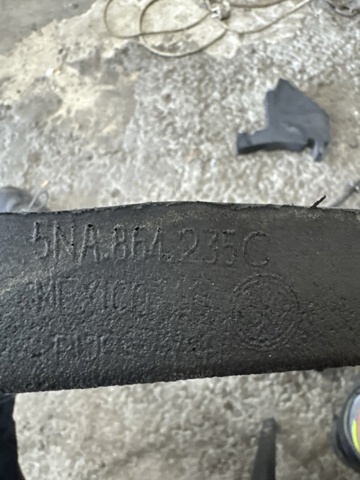 5NA864235C Уплотнитель крыла купить Львов