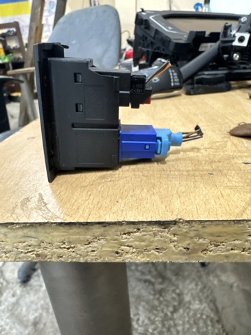 Кнопка аварийки 5NA953509AECU VAG