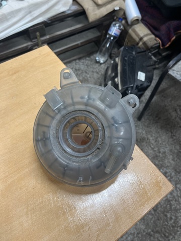 5Q0121407AA Бачок системы охлаждения расширительный купить Николаев