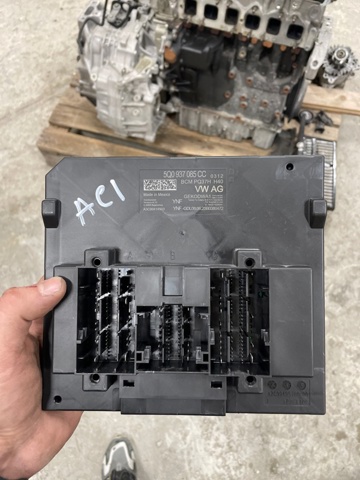 Блок комфорта 5Q0937085CC VAG