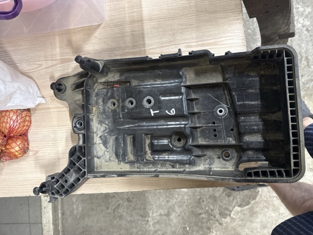Подставка аккумулятора 5QF915331C VAG