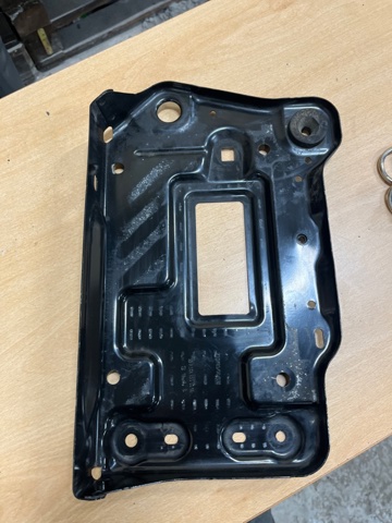 648605DA0A NISSAN Подставка аккумулятора купить в Черновцы