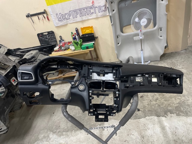 Передняя панель 682005DF0A NISSAN