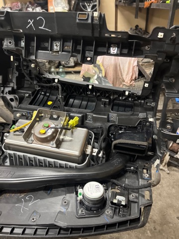 NISSAN 682005NA2A в наличии Хмельницкий