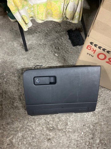 Бардачек 685005DC0A NISSAN