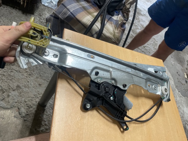 807015NA0A NISSAN Механизм стеклоподъемника двери передней левой купить в Ровно