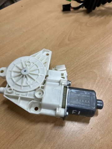 807305DM0A NISSAN Мотор стеклоподъемника двери передней правой купить в Львов