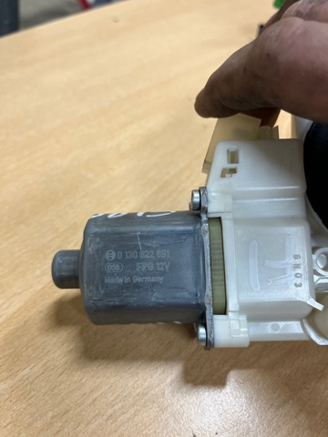 NISSAN 807305DM0A Мотор стеклоподъемника двери передней правой в наличии Тернополь