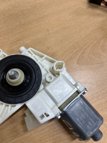 807305DM0A NISSAN Мотор стеклоподъемника двери передней правой купить в Каменское