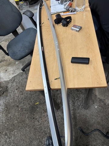 Рейлинг крыши правый 80A860022D3Q7 VAG